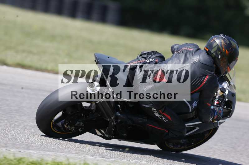 /44 09.08.2025 Plüss Moto Sport ADR/Freies Fahren/backside